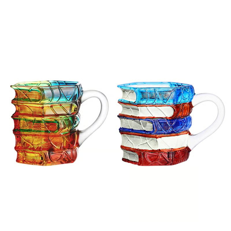 Two handbemalter Bücherstapel drinking glasses showing different colorful book patterns