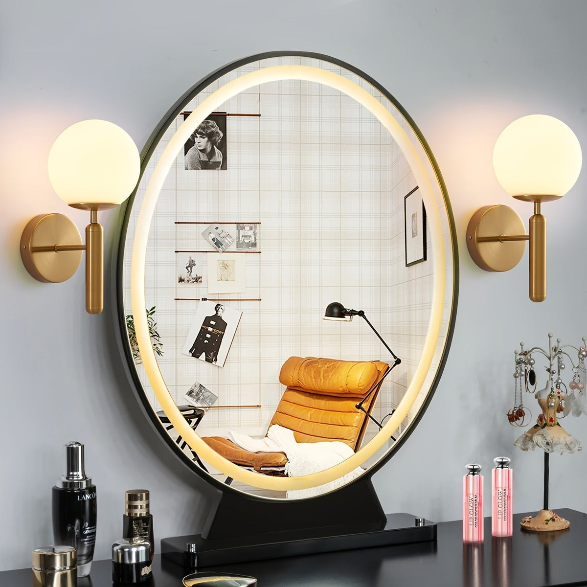 Glass wall light with a spherical shape for an elegant ambiance