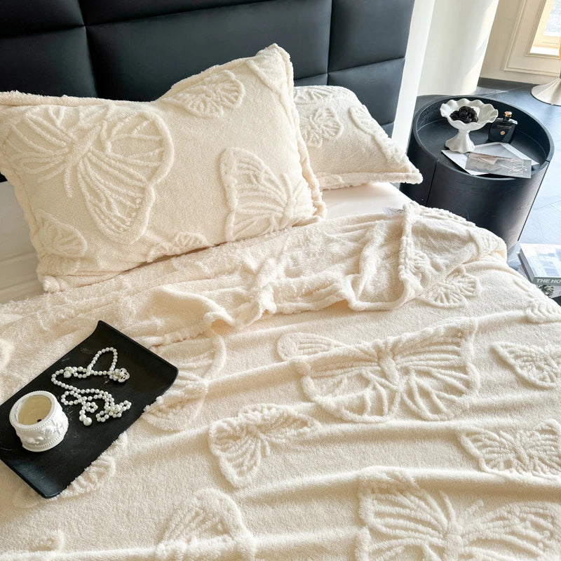 Blanket with 3D butterfly appliqués – soft and warm
