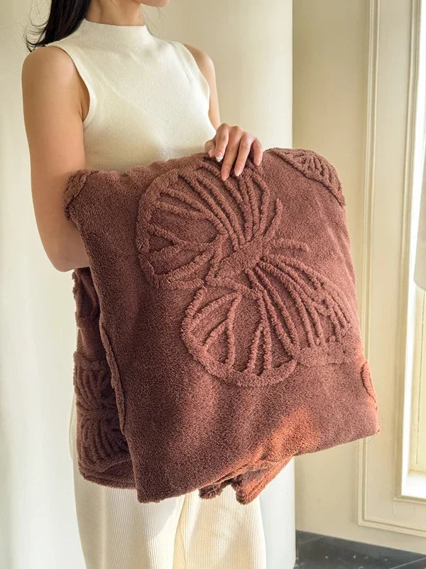 Blanket with 3D butterfly appliqués – soft and warm