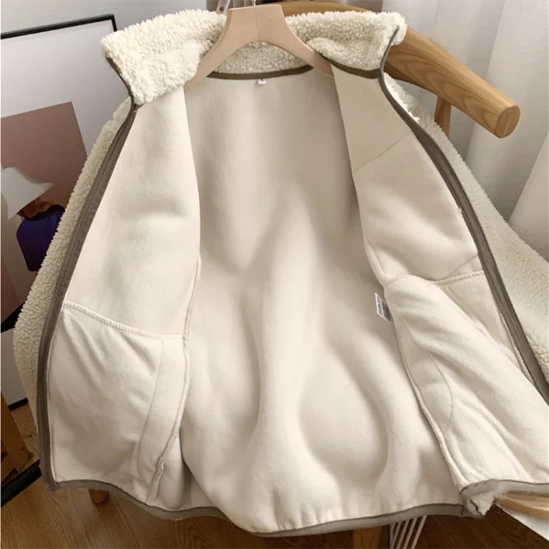 Women's sherpa jacket with zipper - warm and comfortable