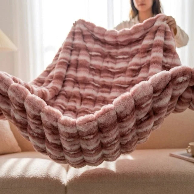 Kunstfell Kuscheldecke in Kaninchenfelloptik – weich und warm