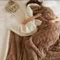 Lammwolle Fleece Winterdecke – warm, weich und leicht