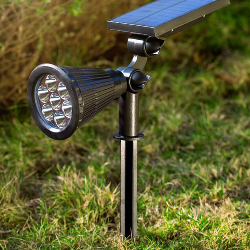 Solarer LED-Außenstrahler – automatische Gartenbeleuchtung ohne Strom