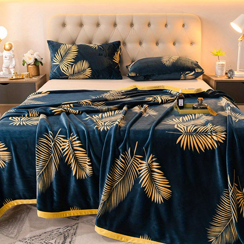 Fleece blanket with tropical leaf pattern – soft and lightweight