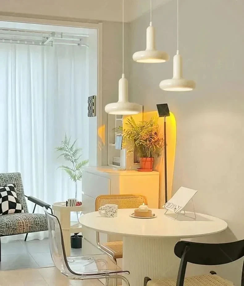 Minimalist metal pendant light - elegant design