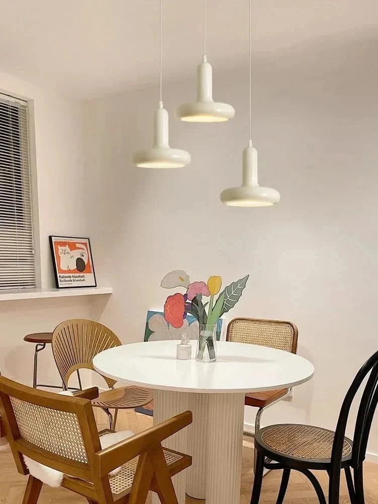 Minimalist metal pendant light - elegant design