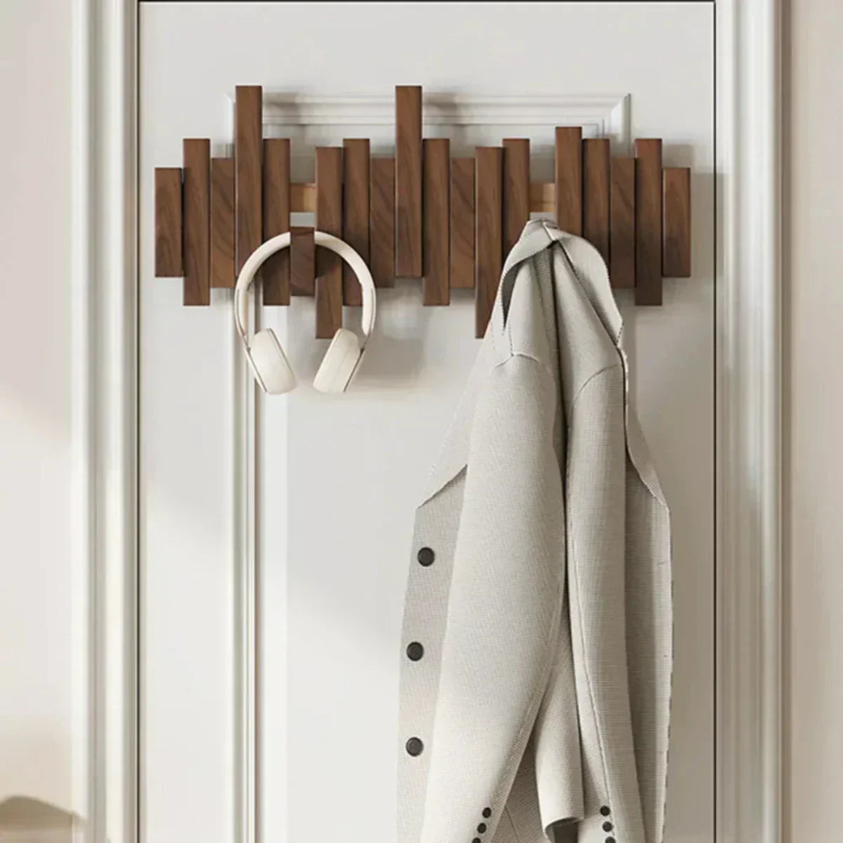 Wooden wall hook – stylish and space-saving for every room