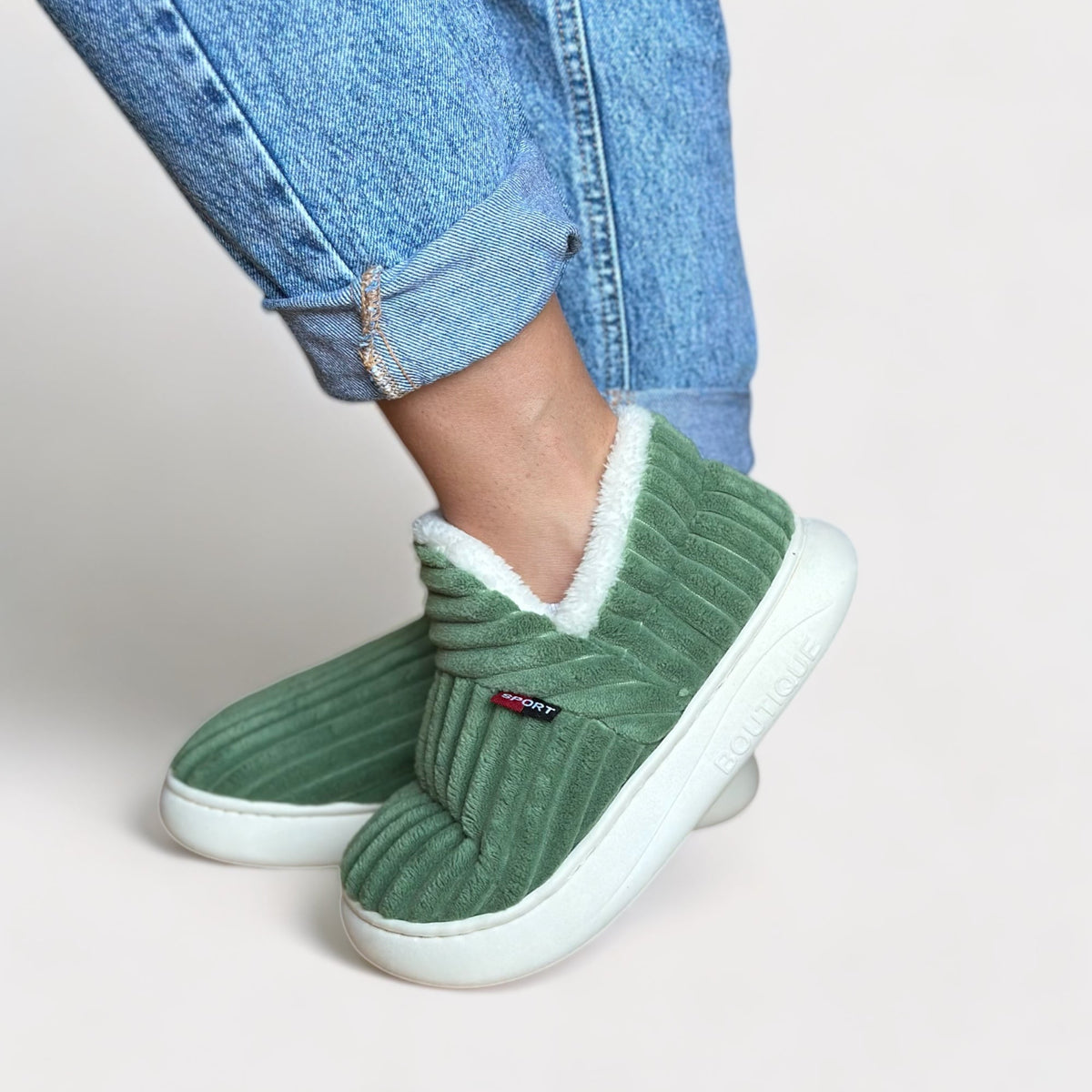 Warm winter slippers with fleece lining and non-slip sole