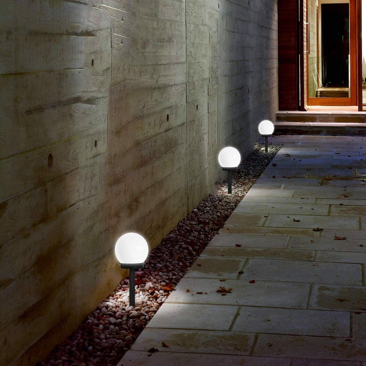 Round LED solar garden light with automatic light control