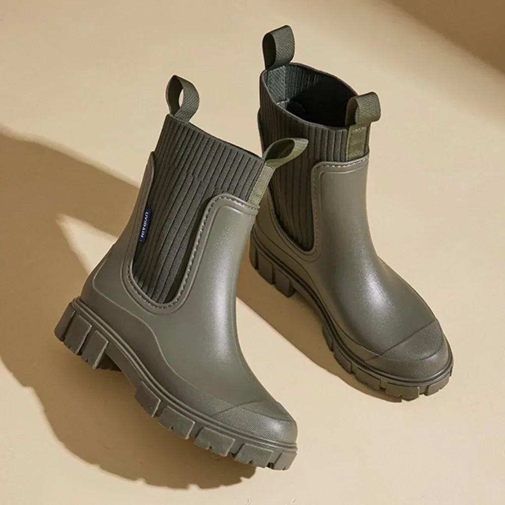 Waterproof Chelsea boots with an anti-slip sole for all weather