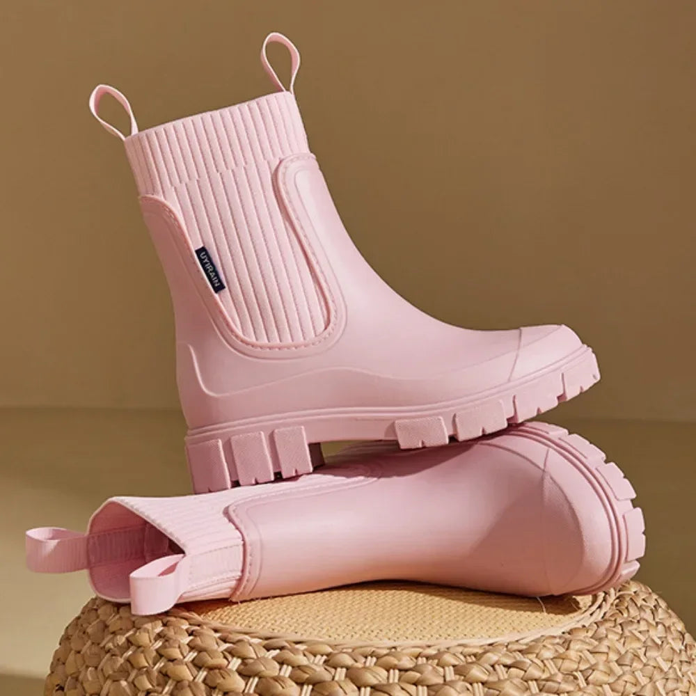 Waterproof Chelsea boots with an anti-slip sole for all weather